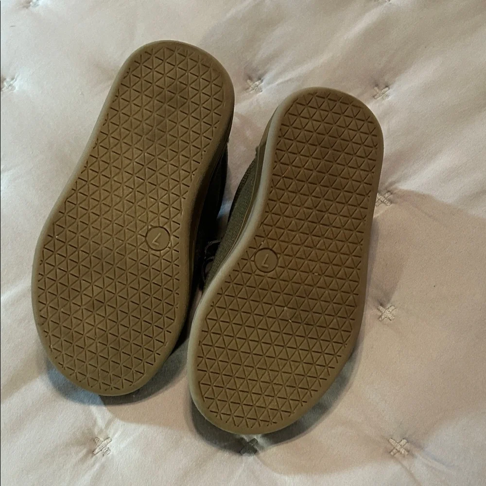 5 for 25$ GAP Kids Dark Gray/Green Canvas Sneakers
